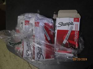 lot 118 image: 4 packages of sharpies all open box...