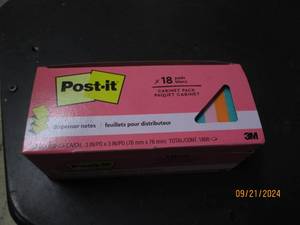 lot 144 image: package of post its 18 x 100 in pac...