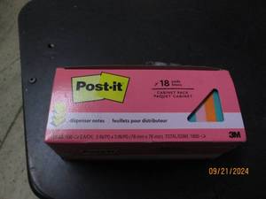 lot 147 image: package of post its 18 x 100 in pac...