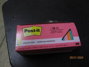 lot 148 image: package of post its 18 x 100 in pac...