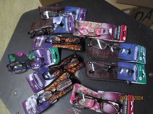 lot 216 image: 10 reading glasses with cases...