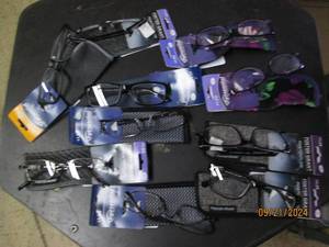 lot 218 image: 10 reading glasses with cases...