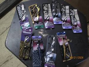 lot 224 image: 10 reading glasses with cases...