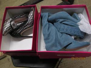 lot 365 image: 4 pairs of womens shoe dazzle shoes...