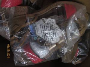 lot 372 image: 10 pairs of womens muk luk sandles...