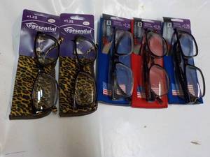 5 pair Reading Glasses 1.25 with ca...