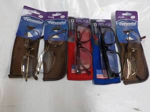 5 pair Reading Glasses 1.25 with ca...