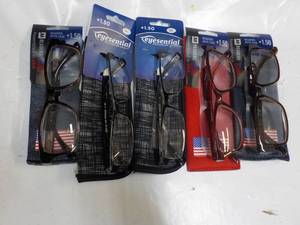 5 pair Reading Glasses 1.50 with ca...