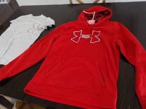 2 UnderArmour Size M...