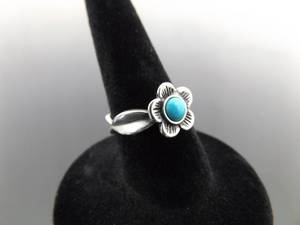 .925 Sterling Silver Turquoise Cabochon Flower Toe Ring Size 4