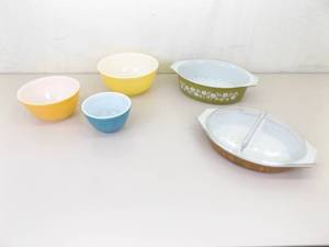 Lot of Misc Vintage Pyrex Mixing Bowls, Lidded Casserole Dishes, etc.