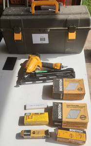 lot 517 image: Bostitch Nail Gun