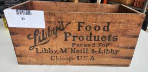 lot 532 image: Vintage LIBBYS 1947 Wooden Box