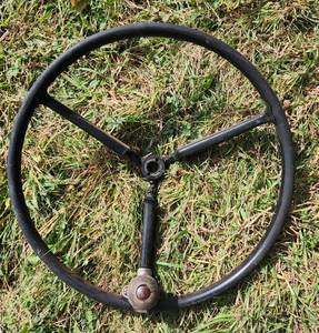 lot 551 image: Steering Wheel with Knob 78 Spindle
