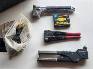 lot 558 image: Power Fast Rivet Gun Swingline Staple Gun Misc Rivets