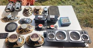 lot 559 image: Large lot of Vintage Speakers, Pioneer, Unic, Realistic