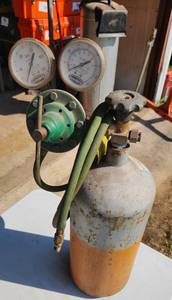 lot 566 image: Nitrogen Tank with Oxygen grade Hose