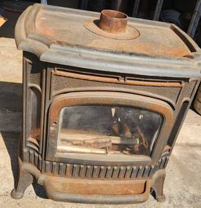 lot 569 image: Gas Cast Iron Stove
