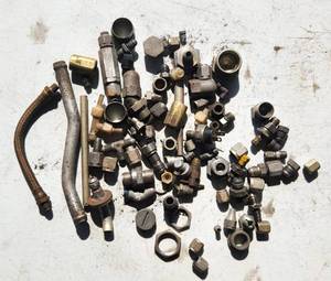 lot 573 image: Large lot Hydraulic Fittings