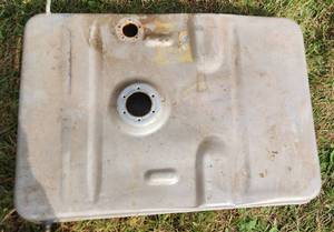 lot 592 image: Cessna 150 Fuel Tank #1 30206