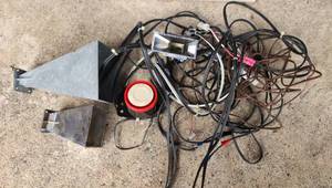 lot 595 image: Siren Horn Device Alpha Wiring