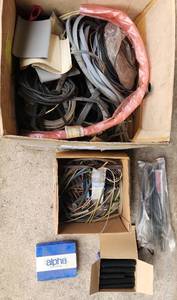 lot 596 image: Large Lot of Shrink Tubes