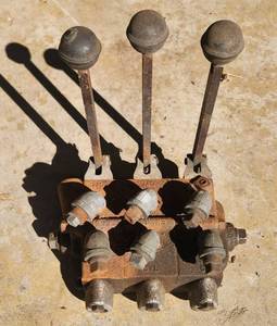 lot 609 image: Hydraulic Valve