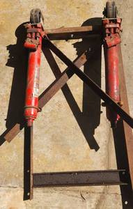 lot 622 image: Hydraulic Jack Assembly Frame