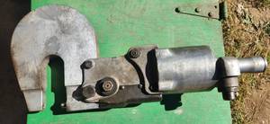 lot 623 image: C.P. 355 Chicago Compression Rivetor NICE