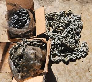 lot 624 image: Large Lot of Chains