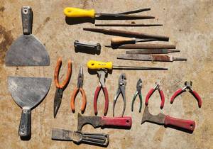 lot 637 image: Nice Tool Lot Pliers Files Knifes