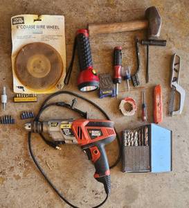lot 639 image: Black & Decker 6.5A Drill Hammer Flashlight Drill Bits