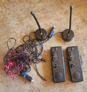 lot 640 image: KRACO Emergency CB Radios with Antennas#CCB-4006A