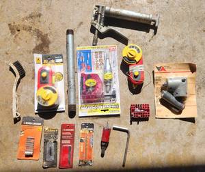 lot 641 image: Angle Drive Kit Plumb Kit Drill Bits Misc