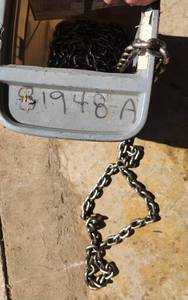 lot 643 image: Bucket of heavy duty 14 Chain