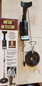 lot 687 image: Metal Detector 9 Functions