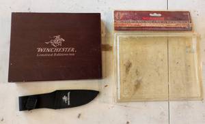 lot 705 image: 2008 Winchester Limited Edition Knife Set
