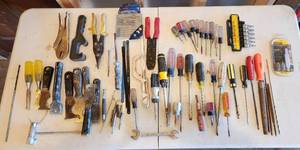 lot 718 image: Large Lot of Tools and Hardware