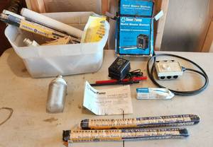 lot 720 image: Florescent Bulbs, Lamp Timer, Quartz Bulbs