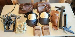 lot 733 image: Tool Belt, Knee Pads, Caulk guns, Oxygen monitor alarm. Halogen leak detector GE