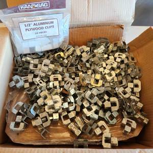lot 741 image: HUGE LOT of Aluminum Plywood Clips