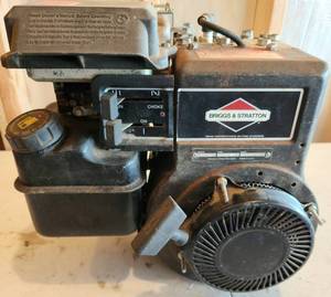 lot 742 image: Briggs & Stratton Single Motor Engine #135202