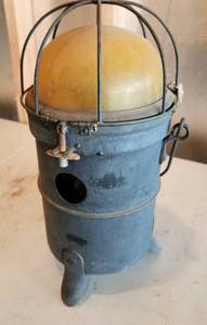 lot 751 image: OUTSTANDING BRITISH PATHFINDER MARKING LANTERN