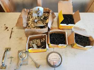 lot 776 image: Flat Washer Checkered Head Nails 2 5 lbs