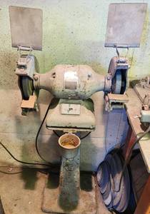 lot 21 image: Black & Decker 10 Bench Grinder WORKS