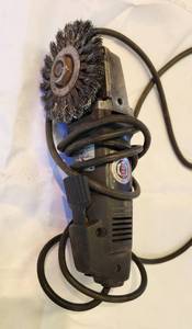 lot 32 image: Black & Decker Angle Grinder