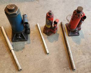 lot 59 image: 3 Bottle Jacks - Working