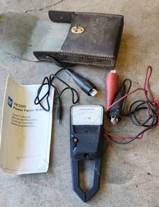 lot 75 image: Power Factor Meter in case TIF 2300