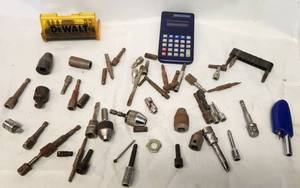 lot 102 image: Nut Setter, Screw Driver head Drill Bits 