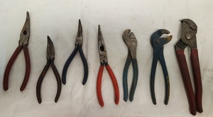 lot 106 image: Gripping Pliers, Angled Needle Nose Pliers
